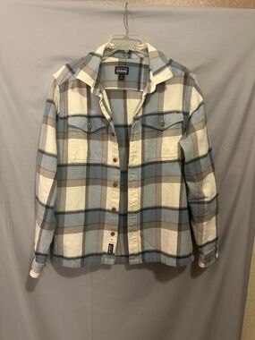 Patagonia Women's Light Blue, Cream & Brown Plaid Shacket